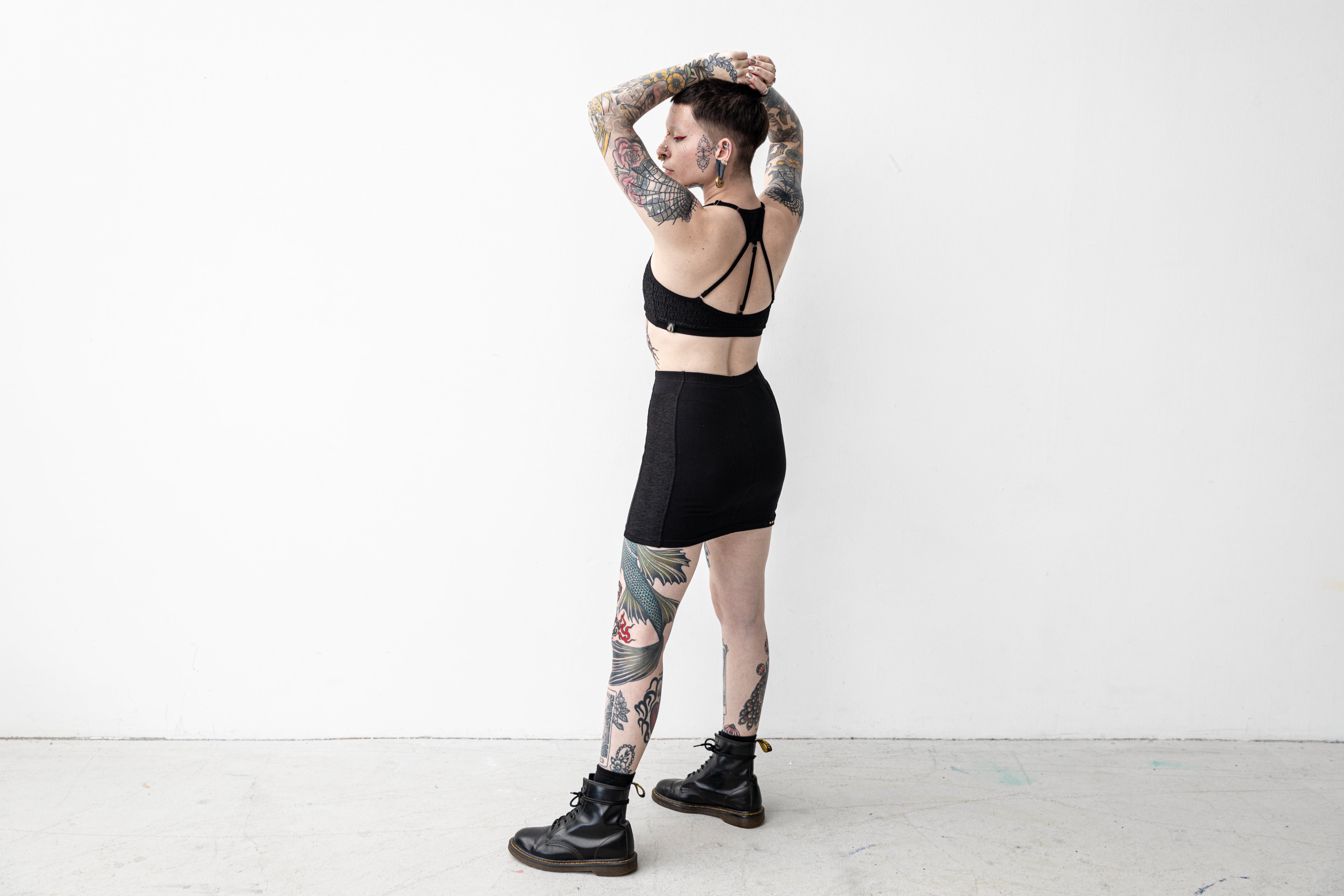 Schwarzes Spitzen Bralette im alternativen Stil.