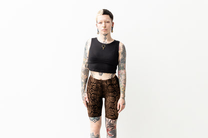 Biker Shorts - mit abstraktem Schlangenmuster - Batik, Siebdruck - schwarz-apricot