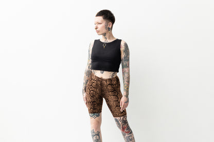 Biker Shorts - mit abstraktem Schlangenmuster - Batik, Siebdruck - schwarz-apricot