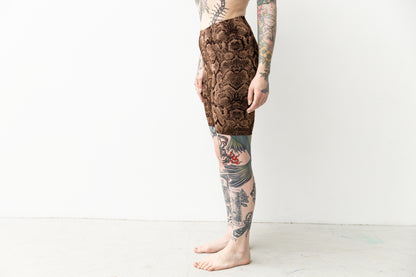 Biker Shorts - mit abstraktem Schlangenmuster - Batik, Siebdruck - schwarz-apricot