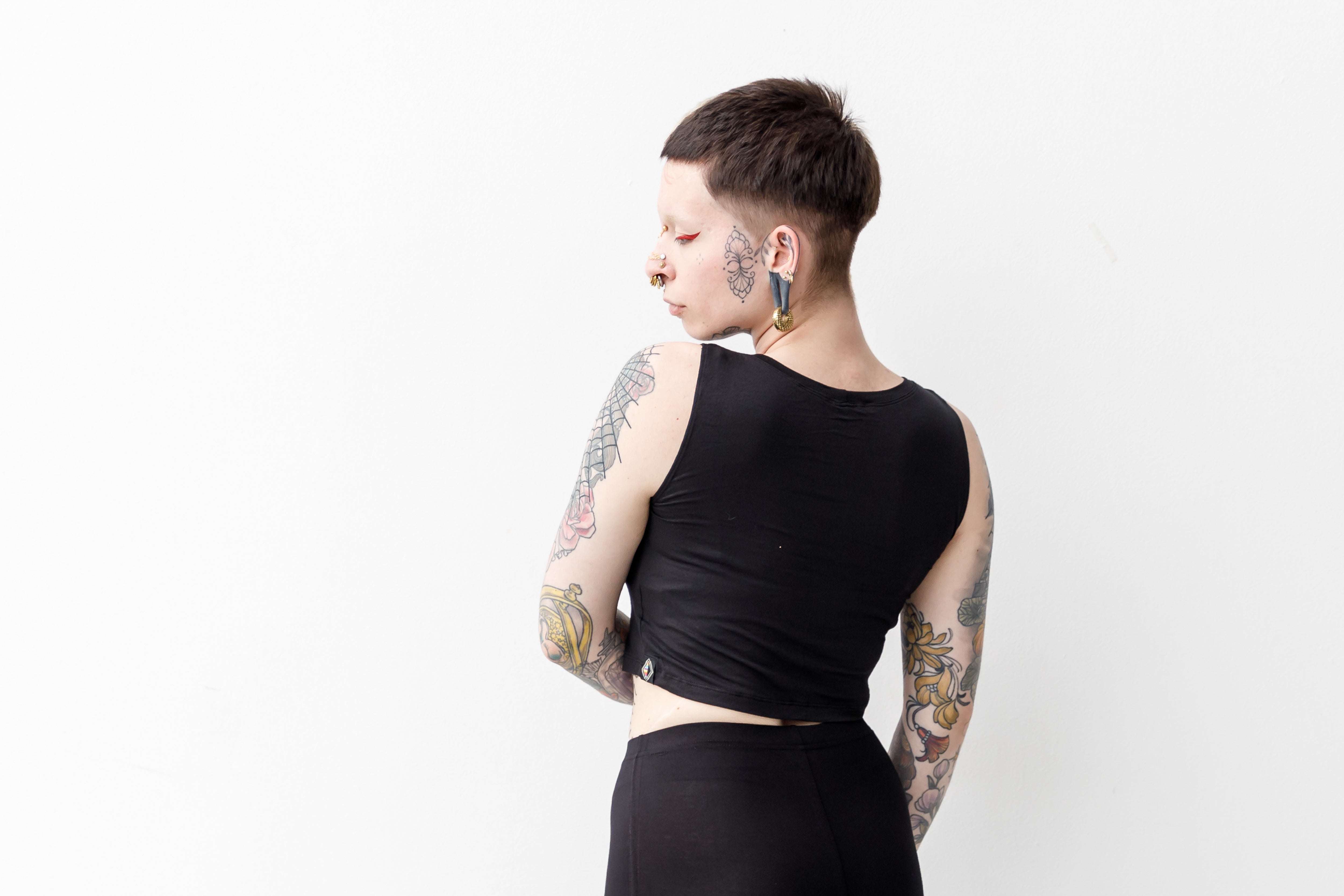 Short Top with Brass Element - black