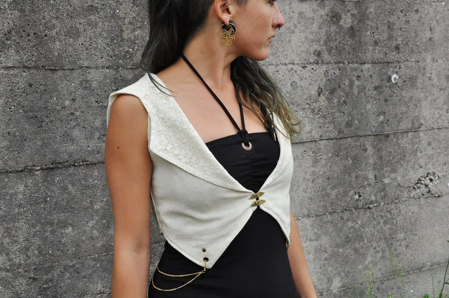 Hooded Vest with Rivets and Brass Chains - offwhite