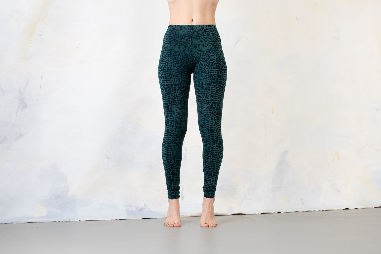 Leggings with an abstract Alligator Pattern - unisex - blue-green