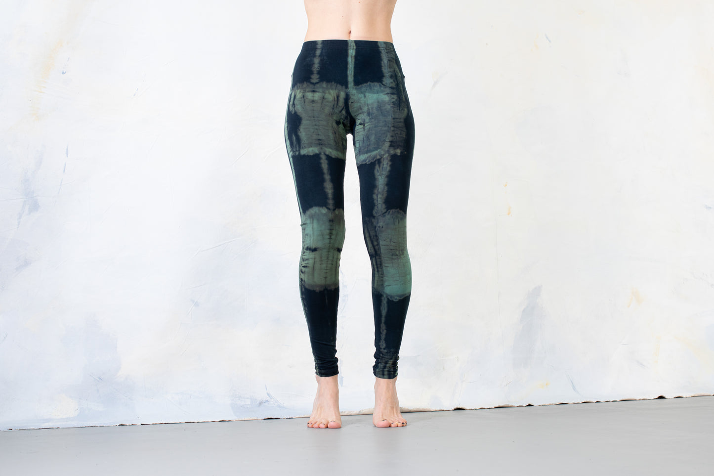 Leggings mit abstraktem Batikmuster - Garage, Grunge - Batik, Tie-Dye - unisex - blauschwarz-türkis