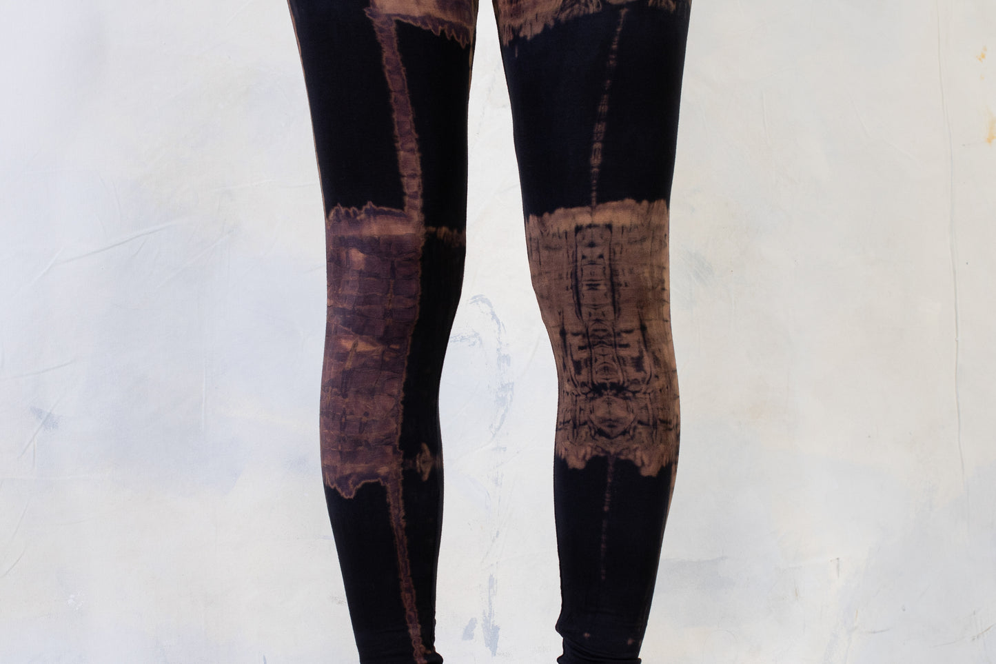 Leggings mit abstraktem Batikmuster - Garage, Grunge - Batik, Tie-Dye - unisex - purpur-apricot