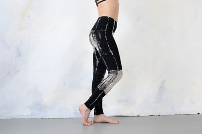 Leggings mit abstraktem Batikmuster - Garage, Grunge - Batik, Tie-Dye - unisex - schwarz-grau-beige