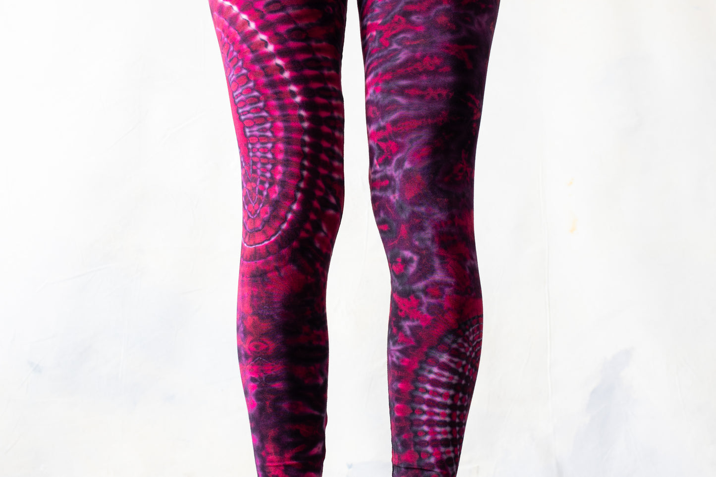 Leggings with an abstract floral Pattern - Batik, Tie-Dye - unisex - dark pink-purple