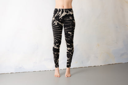 Leggings with an abstract floral Pattern - Batik, Tie-Dye - unisex - black-beige-gray