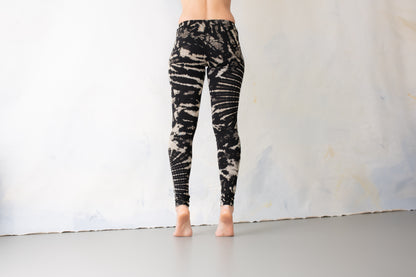 Leggings with an abstract floral Pattern - Batik, Tie-Dye - unisex - black-beige-gray