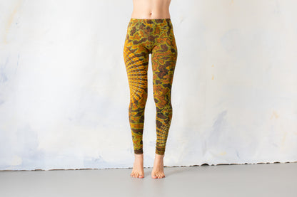 Leggings mit abstraktem Blumenmuster - Batik, Tie-Dye - unisex - senf-braun