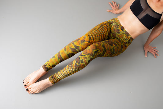 Leggings mit abstraktem Blumenmuster - Batik, Tie-Dye - unisex - senf-braun