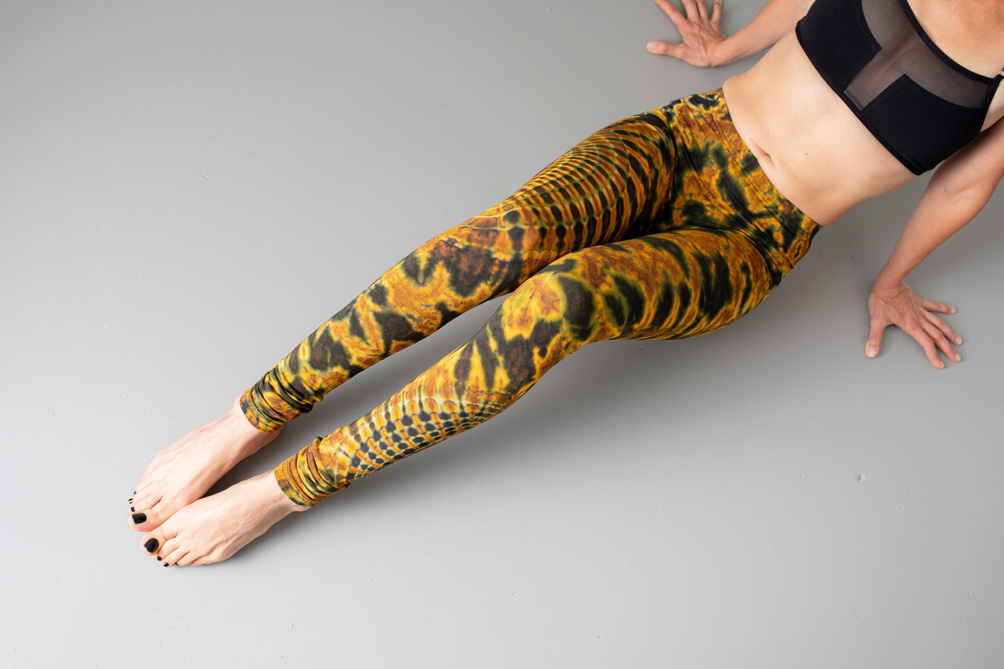 Leggings mit abstraktem Blumenmuster - Batik, Tie-Dye - unisex - senf-braun