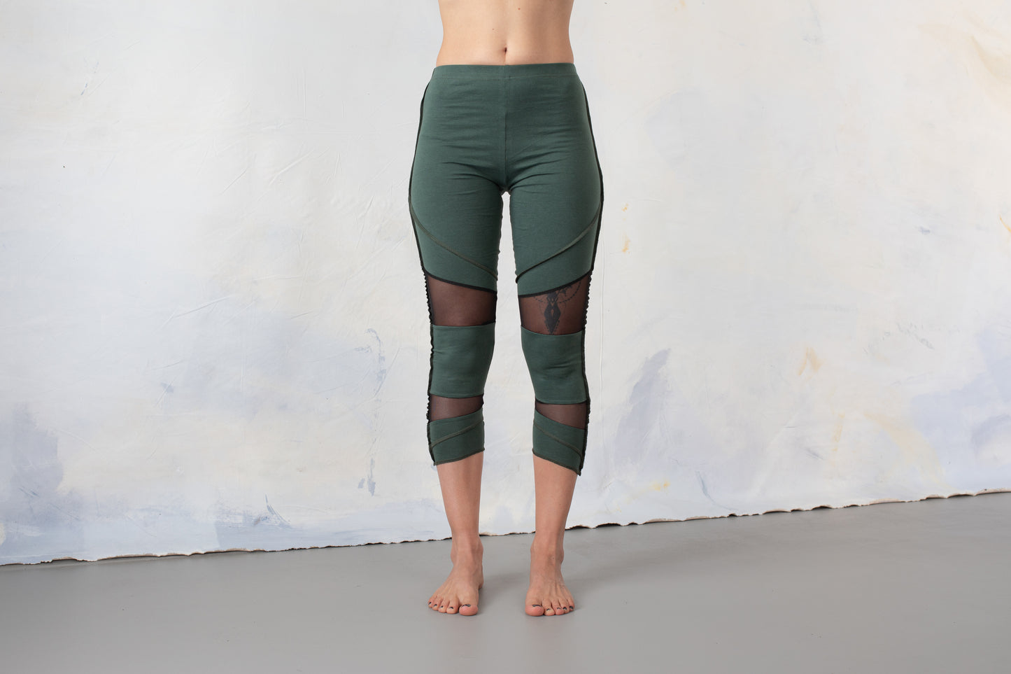 Three-quarter Leggings - with Mesh and Seams - mint green