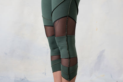 Three-quarter Leggings - with Mesh and Seams - mint green