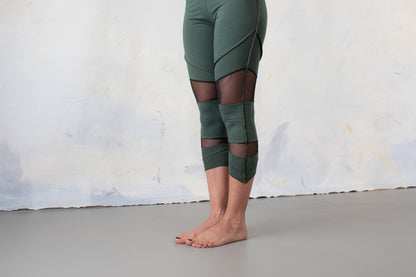 Three-quarter Leggings - with Mesh and Seams - mint green