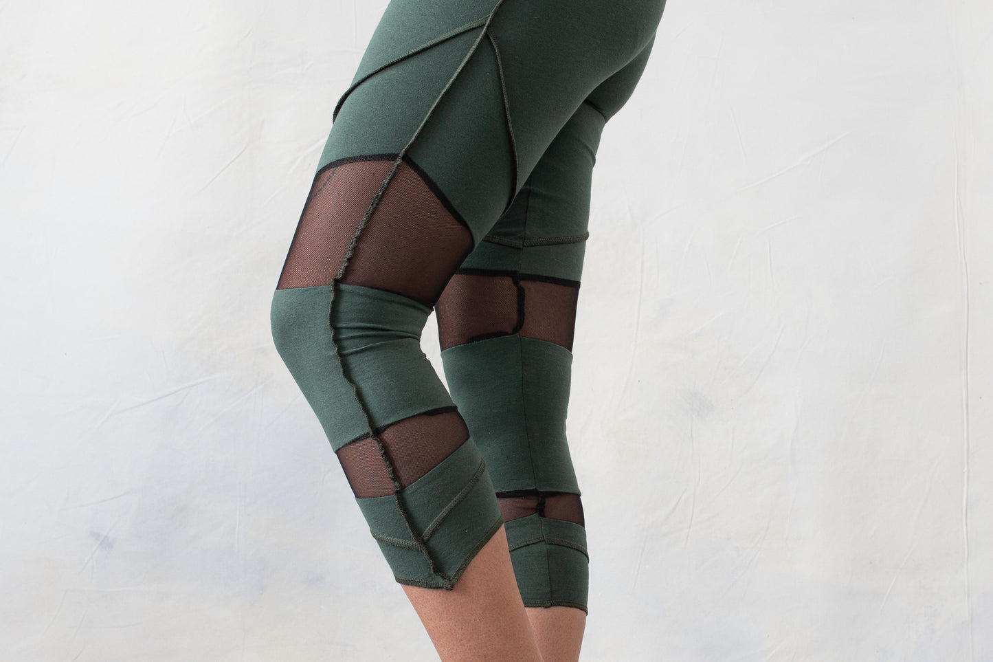 Three-quarter Leggings - with Mesh and Seams - mint green