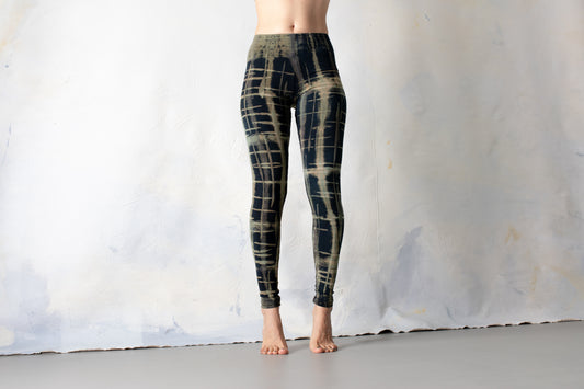 Leggings mit punky Kritzi-Kratzi Muster - Siebdruck, Batik, Tie-Dye - unisex - blau-grün-beige