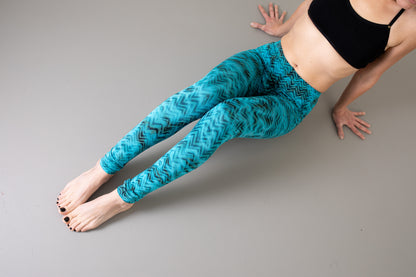 Leggings mit abstraktem Wellenmuster - Unterwasseroptik - blau-grün