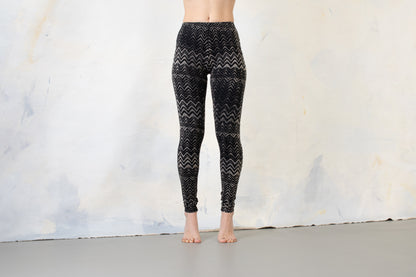 Leggings with an abstract Wave pattern - Underwater Look - black-gray-beige