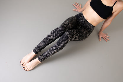 Leggings with an abstract Wave pattern - Underwater Look - black-gray-beige