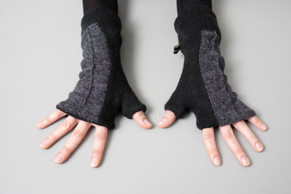 Cuddly Wrist Warmers - with Seam Structure - black-gray