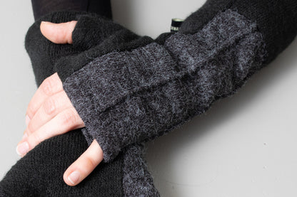 Cuddly Wrist Warmers - with Seam Structure - black-gray