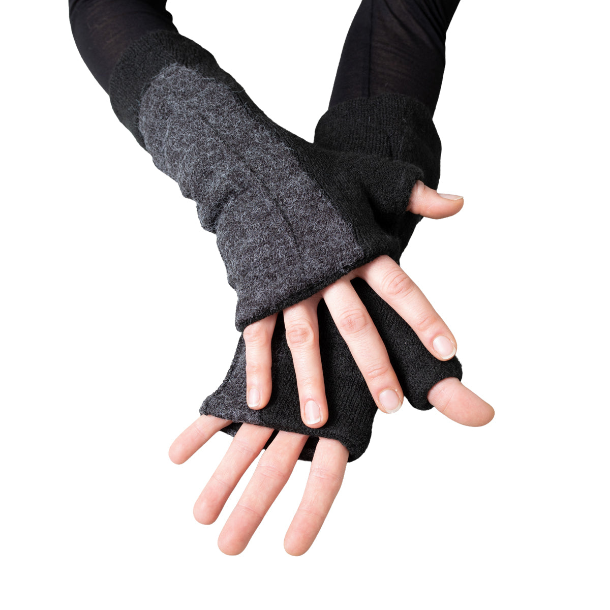 Kuschelige schwarz-graue Armstulpen, gemütlich und wärmend, mit ausgefallener Nahtstruktur, Cyberpunk, Psytrance, Alt Fashion