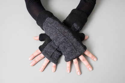 Cuddly Wrist Warmers - with Seam Structure - black-gray