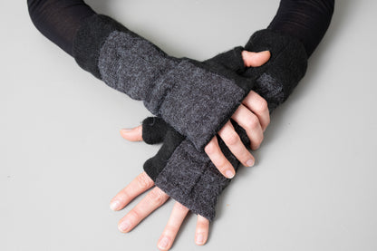 Cuddly Wrist Warmers - with Seam Structure - black-gray