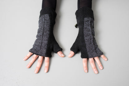 Cuddly Wrist Warmers - with Seam Structure - black-gray