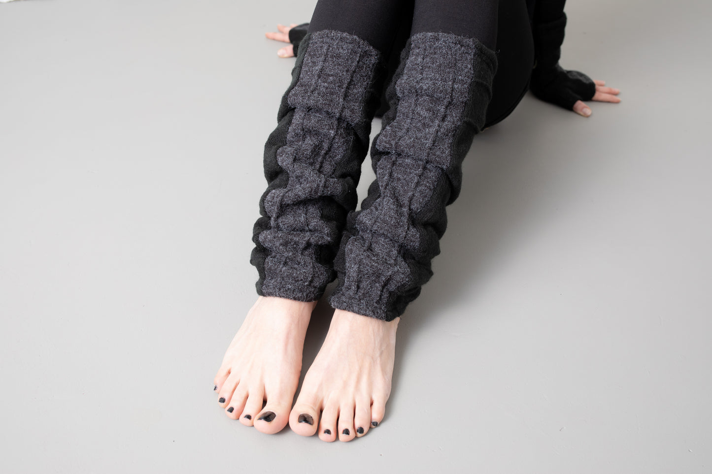 Cuddly Leg Warmers - with Seam Structure - black-gray