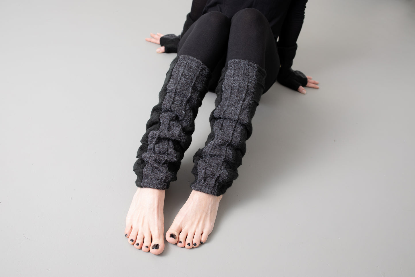 Cuddly Leg Warmers - with Seam Structure - black-gray