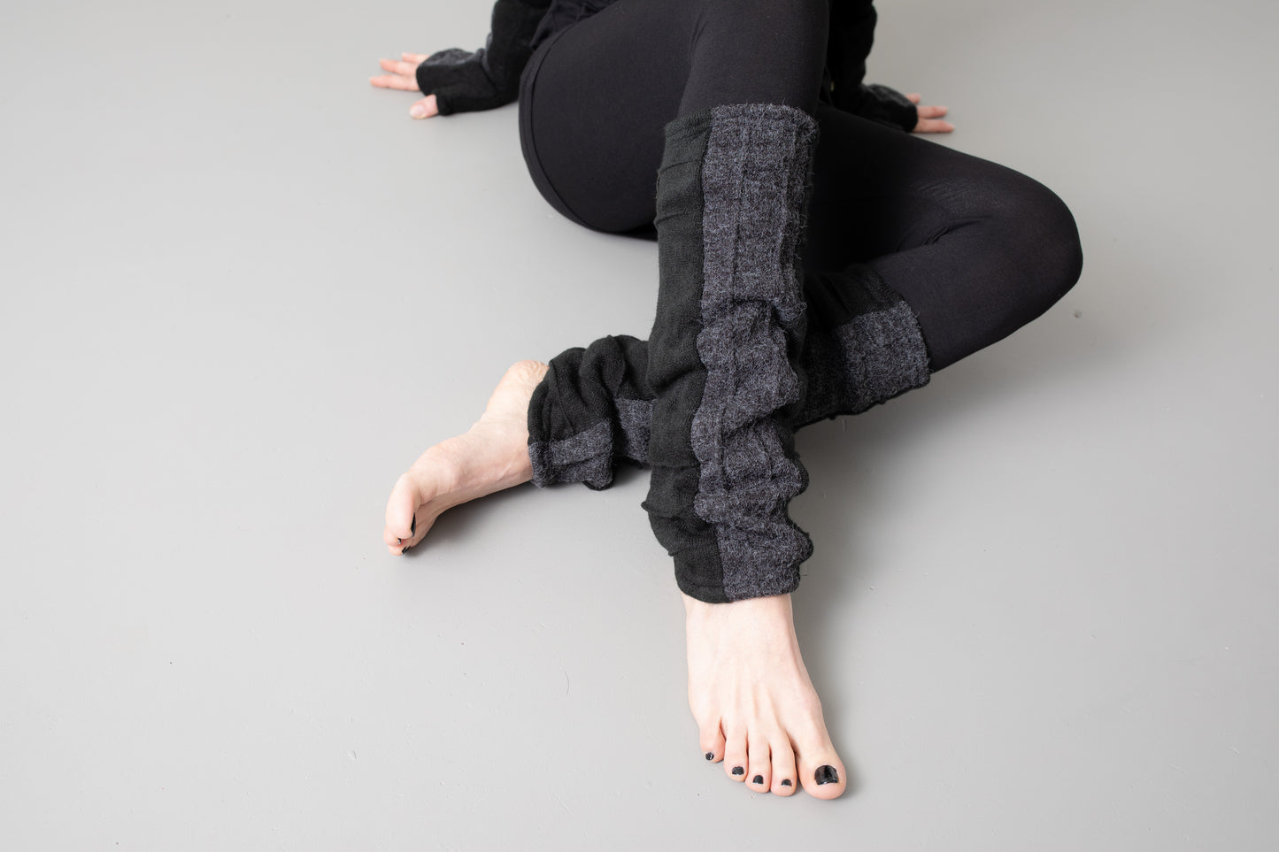 Cuddly Leg Warmers - with Seam Structure - black-gray