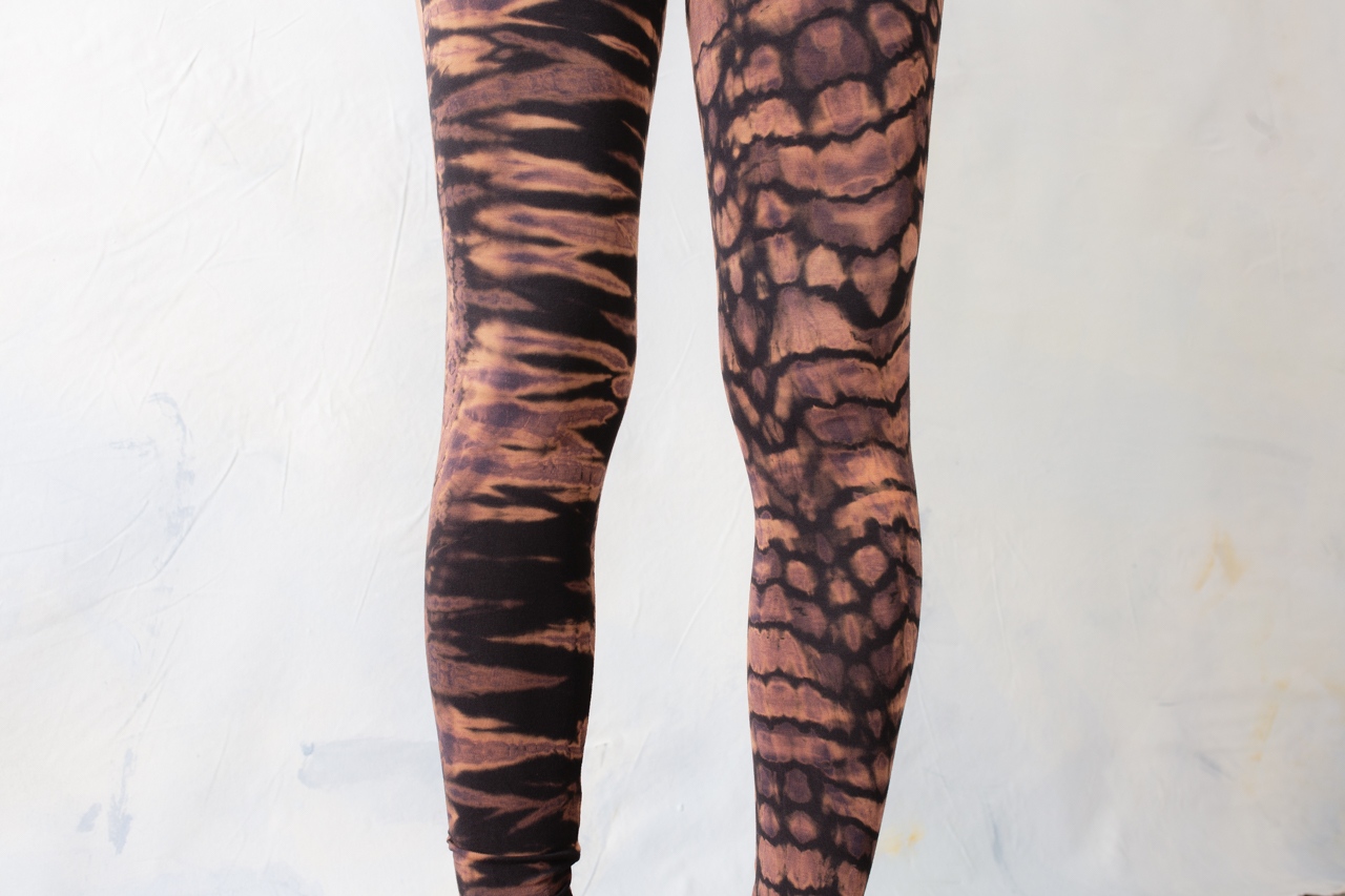 LEGGINGS mit Tiger- und Leopardenoptik - Batik, Tie-Dye - unisex - beige-braun-purpur