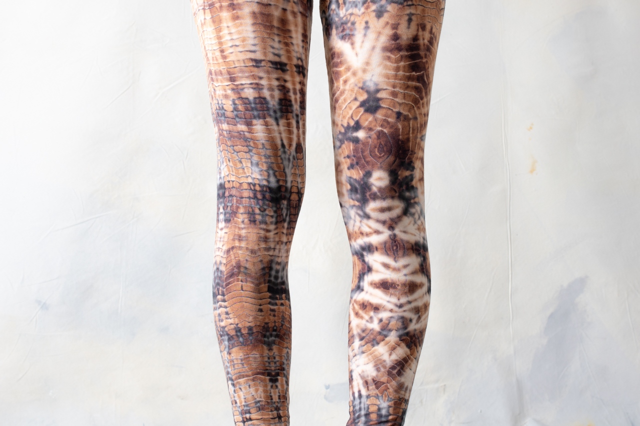 LEGGINGS mit abstrakten Rauten - Batik, Tie-Dye - unisex - beigebraun-lichtblau