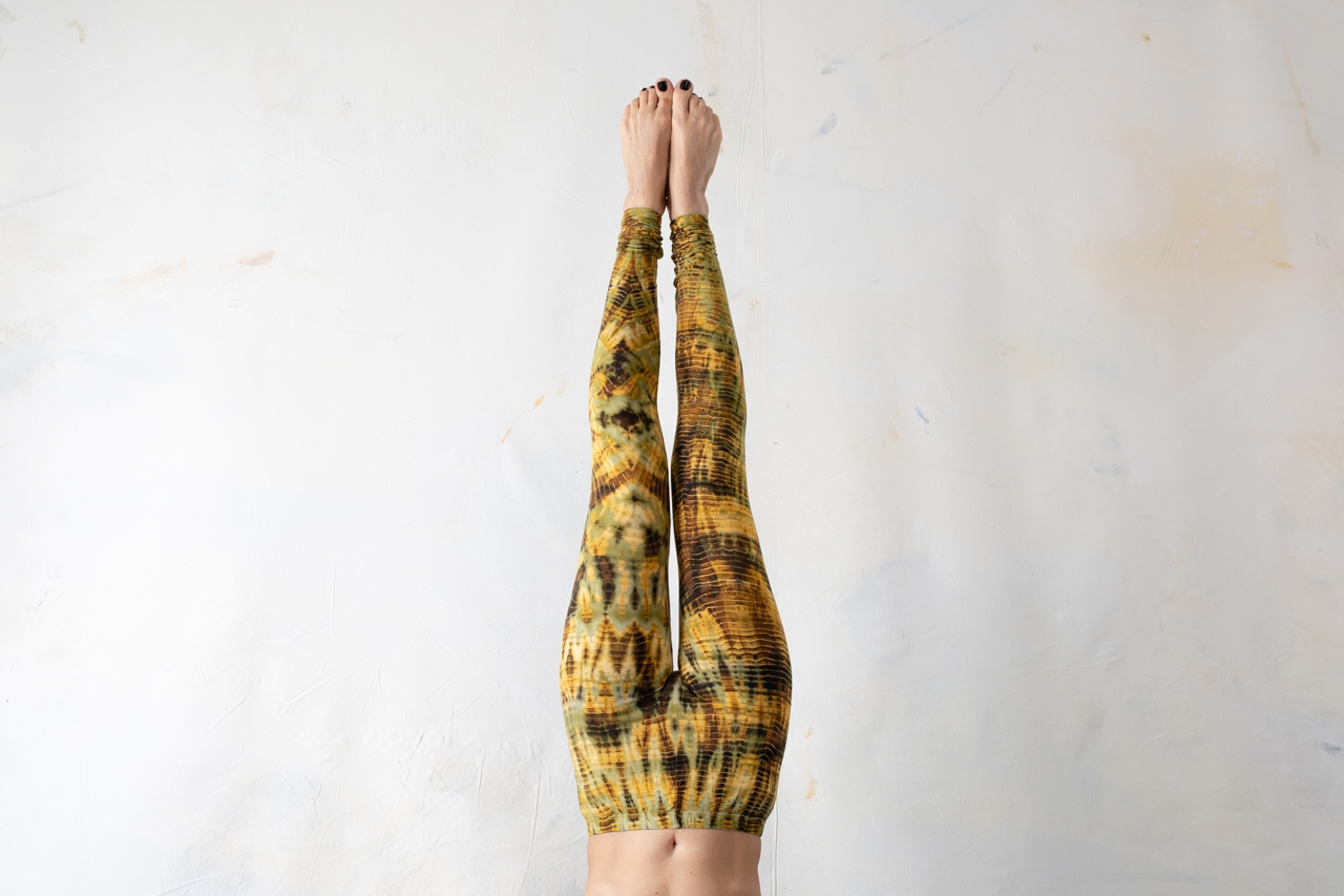 LEGGINGS mit abstrakten Rauten - Batik, Tie-Dye - unisex - camelbeige-senfbraun