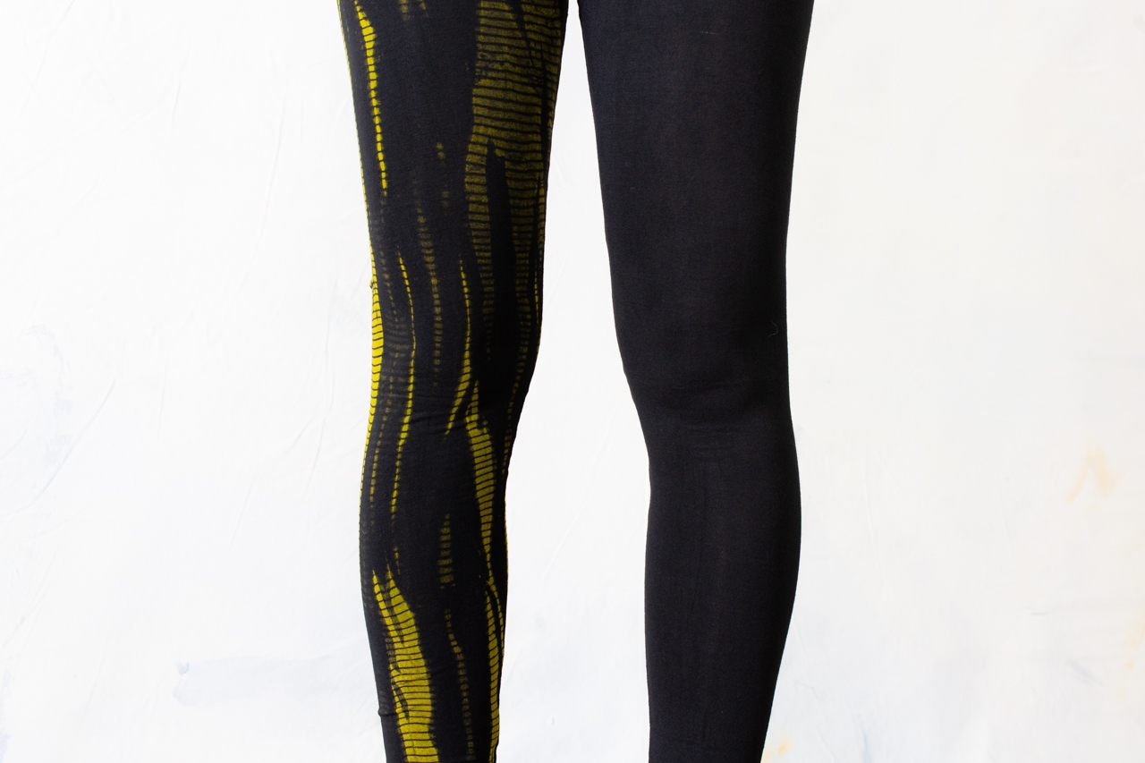 LEGGINGS mit Reptilienmuster - Batik, Tie-Dye - unisex - schwarz-grün-gelb