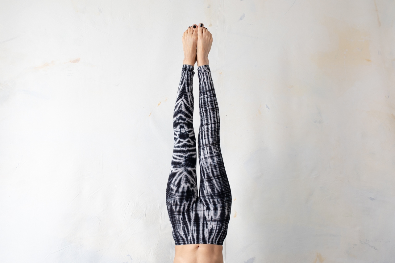 LEGGINGS mit abstrakten Rauten - Batik,Tie-Dye - unisex - schwarzgrau-weiß