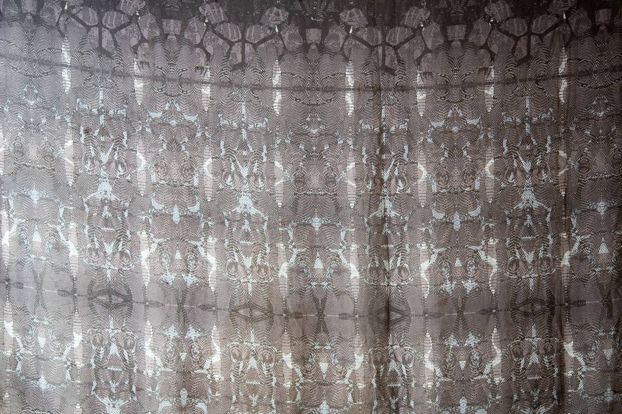 SARONG - PAREO - Festivaltuch, Wickeltuch - transparent, mit filigranem Muster - schwarz-grau-weiß
