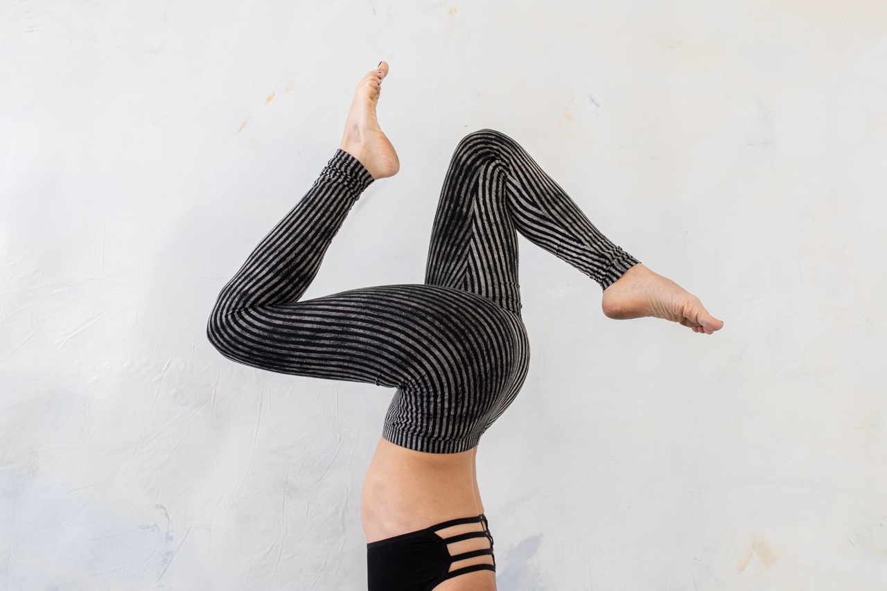 LEGGINGS gestreift - Akrobatik, Yoga, Acroyoga - schwarz-beige-grau