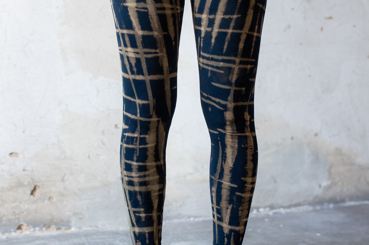 Leggings mit punky Kritzi-Kratzi Muster - Siebdruck, Batik, Tie-Dye - unisex - blau-grün-beige
