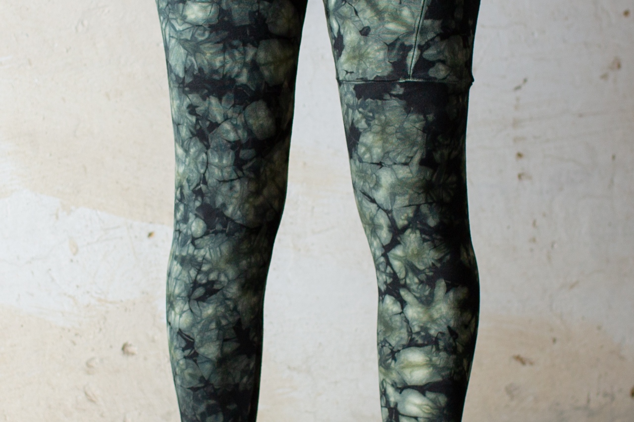 YOGA LEGGINGS - Leggings mit Tasche - Batik, Tie-Dye - dunkelgrün-oliv