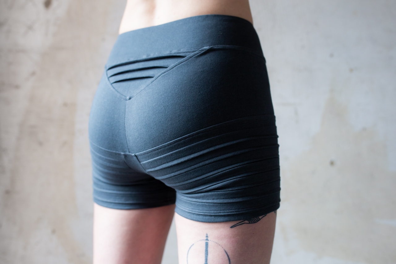 SHORTS mit Nähten - Short Pants, Hot Pants, Yoga Shorts - hellgrau