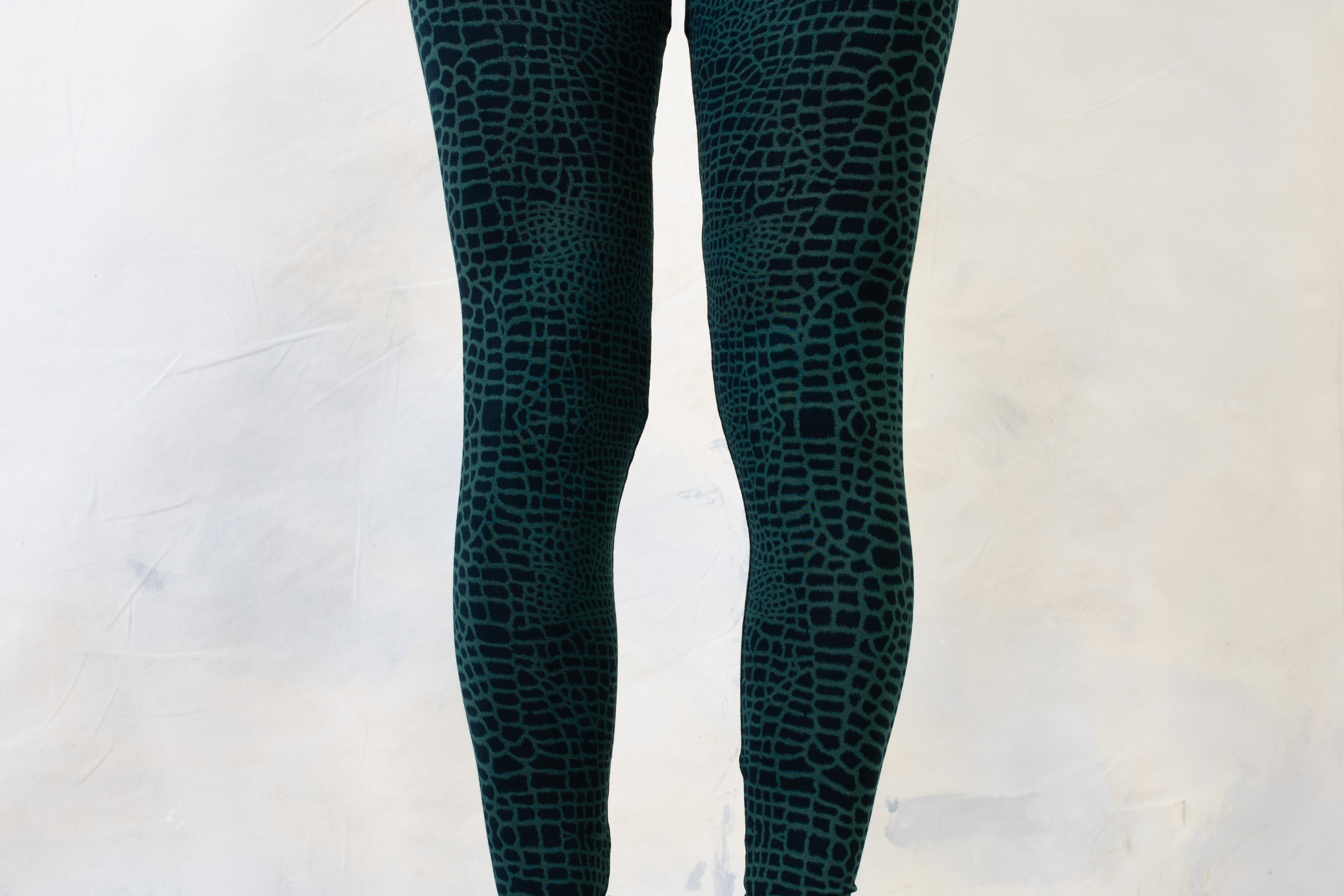 LEGGINGS mit abstraktem Alligator-Muster - unisex - blau-grün