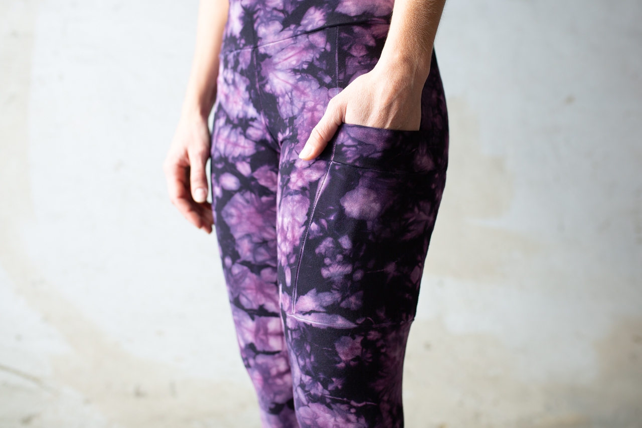 YOGA LEGGINGS - Leggings mit Tasche - Batik, Tie-Dye - violett-pink