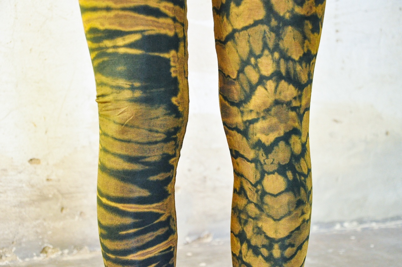 LEGGINGS mit Tiger- und Leopardenoptik - Batik, Tie-Dye - unisex - schwarz-beige-gelb