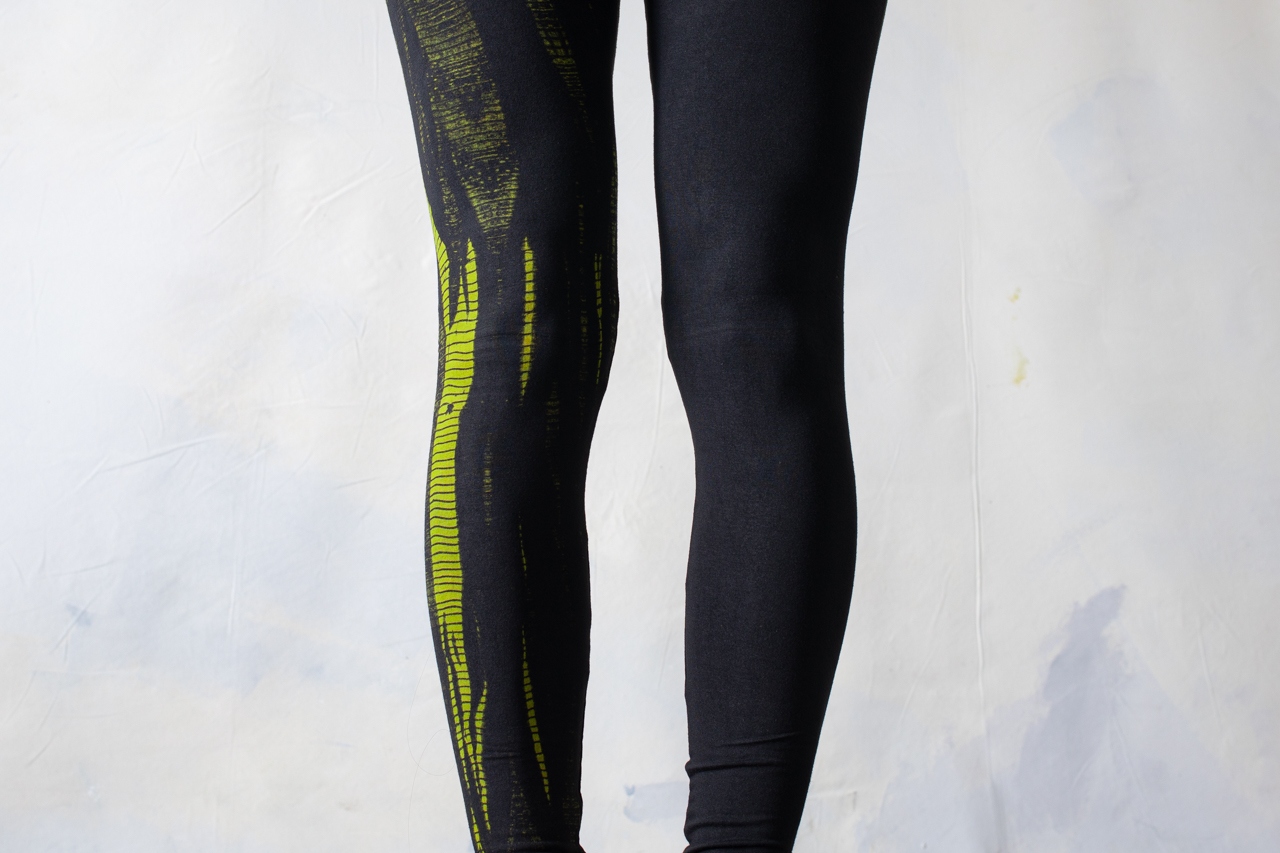 LEGGINGS mit Reptilienmuster - Batik, Tie-Dye - unisex - schwarz-grün-gelb