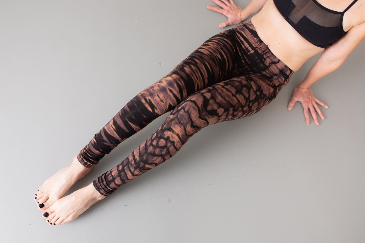 LEGGINGS mit Tiger- und Leopardenoptik - Batik, Tie-Dye - unisex - beige-braun-purpur