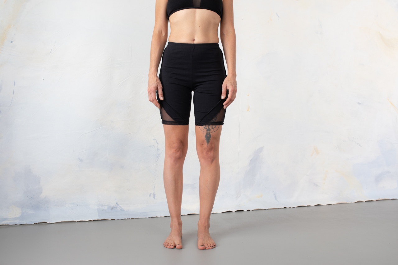 MESH BIKER mit transparentem Netzstoff und sichtbaren Naehten schwarz