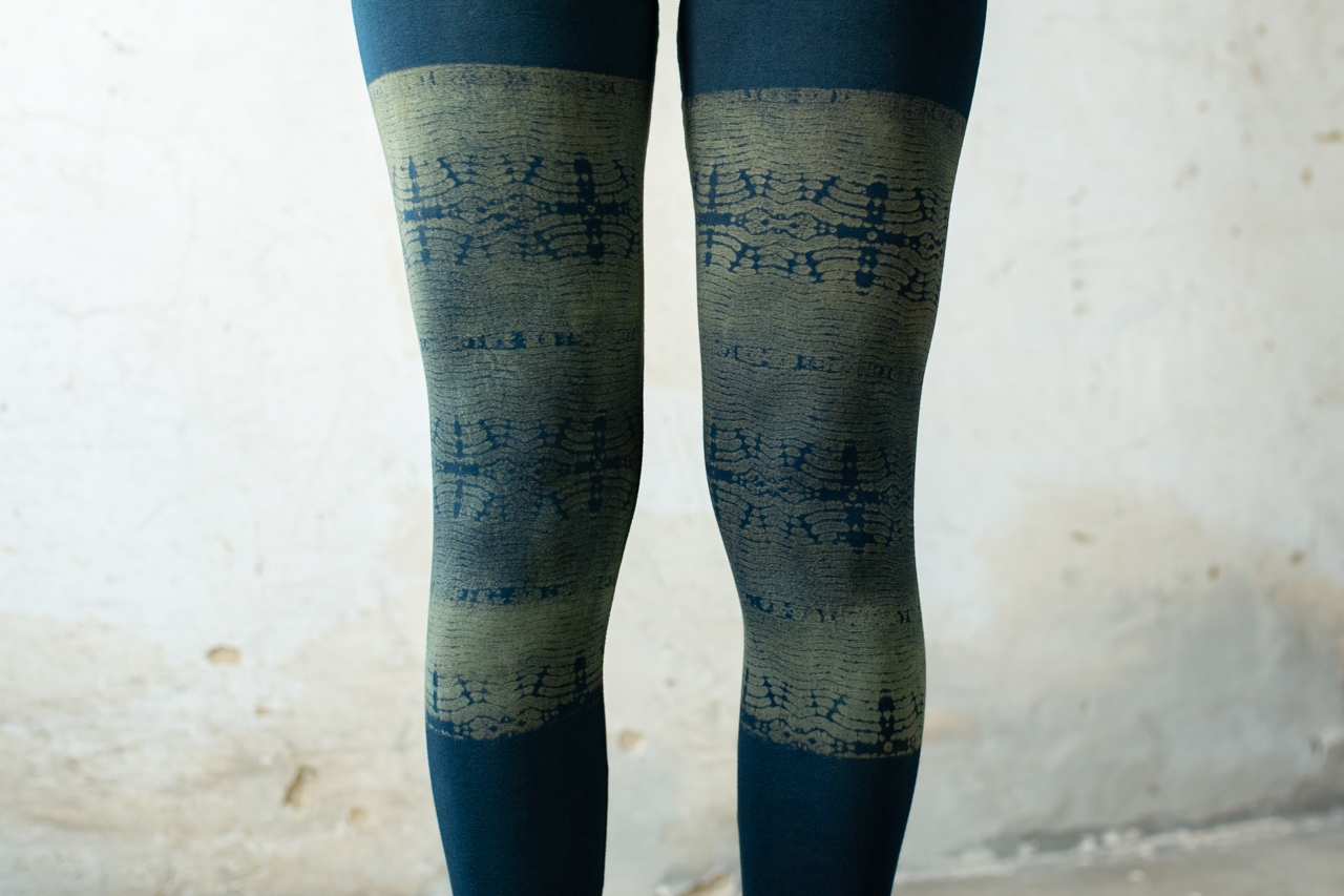 LEGGINGS mit abstrakt-filigranem Muster - Siebdruck - unisex - dunkelblau-grün